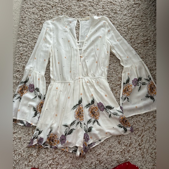 Ivory/flower romper, NEW w/o tags 🌷 - Picture 1 of 3